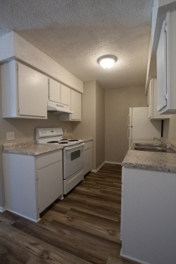 302 N Main St., Apt. 27 (4)