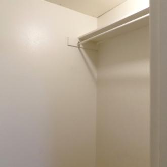 #8 GS D28 HALL CLOSET